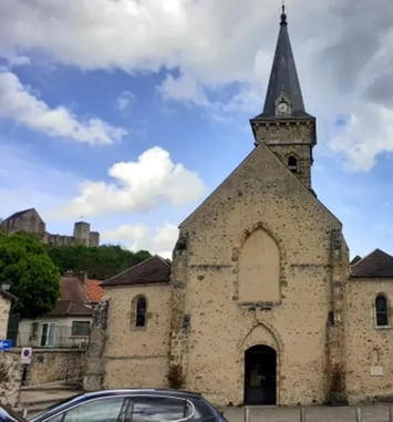Visite de l'église avec feuillets et audioguides sur téléphone portable.