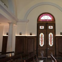 Visite de la cour d'honneur et de la Chapelle de l'institut Saint Thomas de Villeneuve