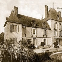 Visite guidée de l'extérieur du château et de la motte castrale de Richebourg