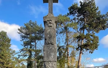 Forêt royale et pierres sacrées : le parcours des mystères