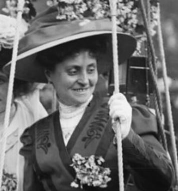 Marie Surcouf, la première femme brevetée pilote aéronaute. ACDF