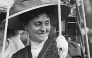 Marie Surcouf, la première femme brevetée pilote aéronaute. ACDF