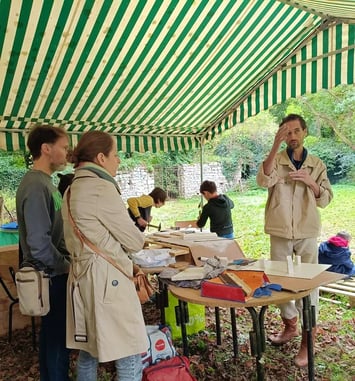 Atelier ce charpentier, atelier de stuc pierre, atelier de taille de pierre