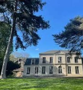 L'Ermitage de Madame de Pompadour et l'art de concevoir des décors ornementaux et patrimoniaux