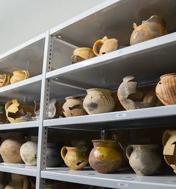 Visites commentées dans les espaces de travail et de conservation des archéologues