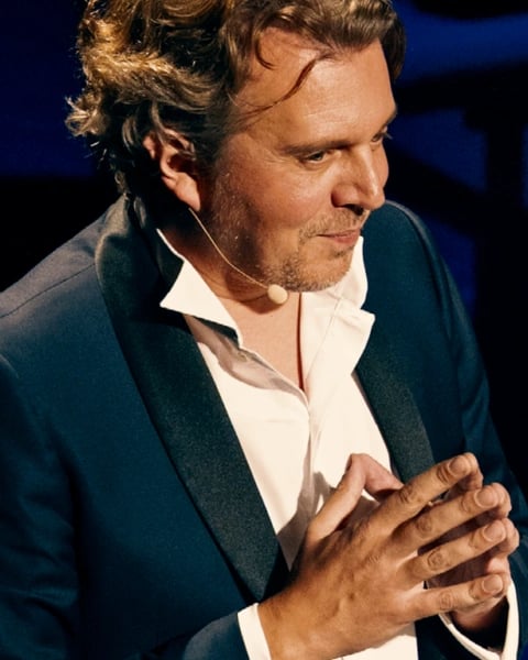 Je n’aime pas le classique, mais avec Alex Vizorek j’aime bien !